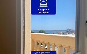 Onlyrooms V - Portside & Train Station